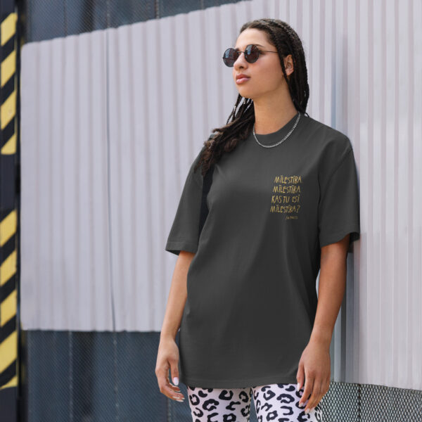 “Mīlestība, mīlestība, kas tu esi mīlestība?” Oversized T-krekls
